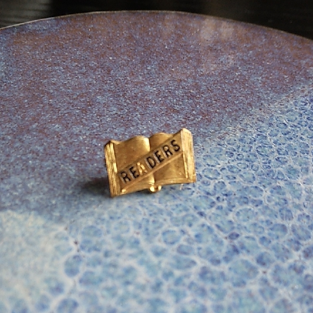 Vintage Gold Readers Book Mini Pin